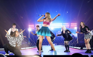 Taylor Swift - The Eras Tour Film screen 4